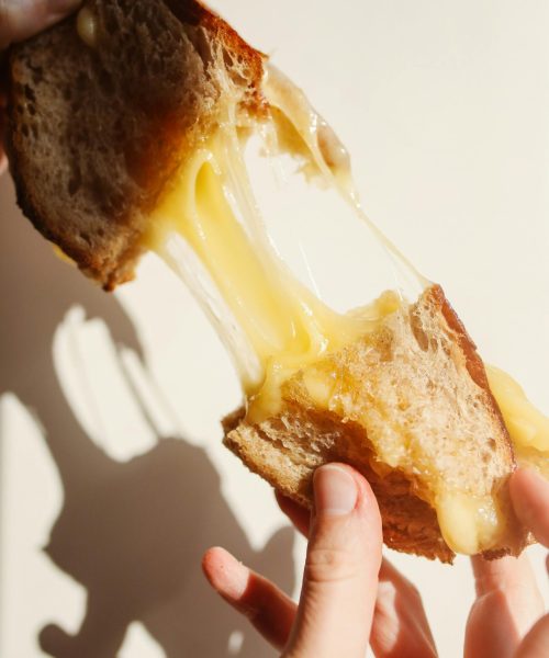 Start early – Begin prepping around 34–35 weeks, one recipe at a time. Think freezer-friendly – Focus on meals you can portion, freeze, and reheat without losing texture.